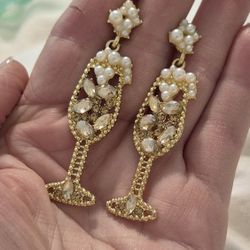 Adorable BUBBLY PEARLS OF CHAMPAGNE & GOLD TONE CRYSTALS EARRINGS