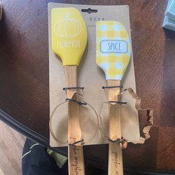 Rae Dunn Spatula Set