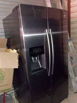 Samsung dark grey stainless steel refrigerator with double door water and ice maker works good and in good condition