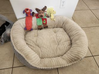 Dog Bed 32"x 25"x9"
Size XL 
Serious Buyers please 1✅️🚨🚨🚨
