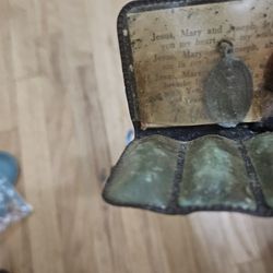 ANTIQUE AND COLLECTIBLE RELIGIOUS MEDALS