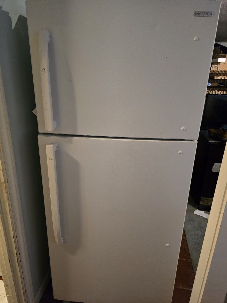 18 Cu Ft Refrigerator 