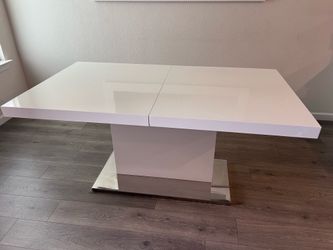 Modern Modani Extendable Dining Table – Seats 6–8 (High Gloss White)