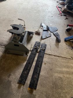 B&W Patriot 16K 5th Wheel Trailer Hitch