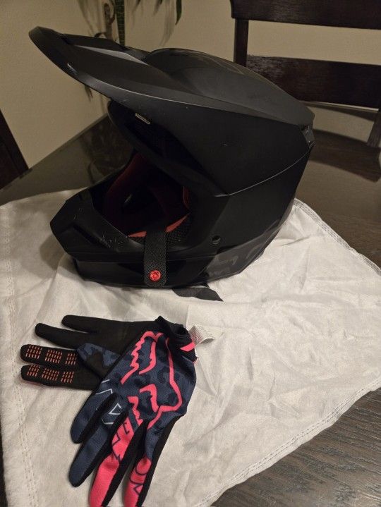 Fox Helmet Chest Guard And Gloves