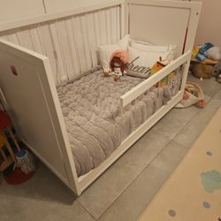 Sloan Pottery Barn Crib / Toddler Bed