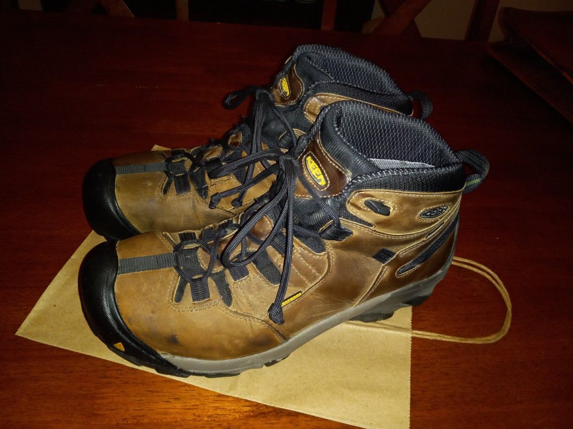 MENS KEEN BOOT STEEL-TOE WATERPROOF (SIZE 10.5)