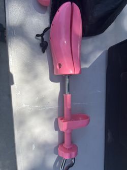 👠 Set of 2 Pink Adjustable Shoe Stretchers / Wideners – $5