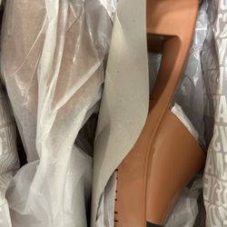 Steve Madden Camel Color Short Heel. Size 8