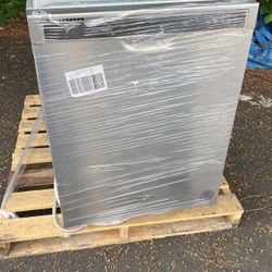 Whirlpool 24 in. Stainless Steel Front Control Built-In Tall Tub Dishwasher with Stainless Steel Tub, 51 dBA