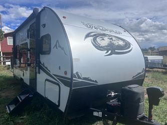 2022 black label wolf pup toy hauler
