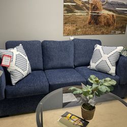 Navy Sofa  /Next-Gen Nuvella Fabric / Sofá Cómodo