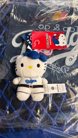 HELLO KITTY X DODGER KEYCHAIN