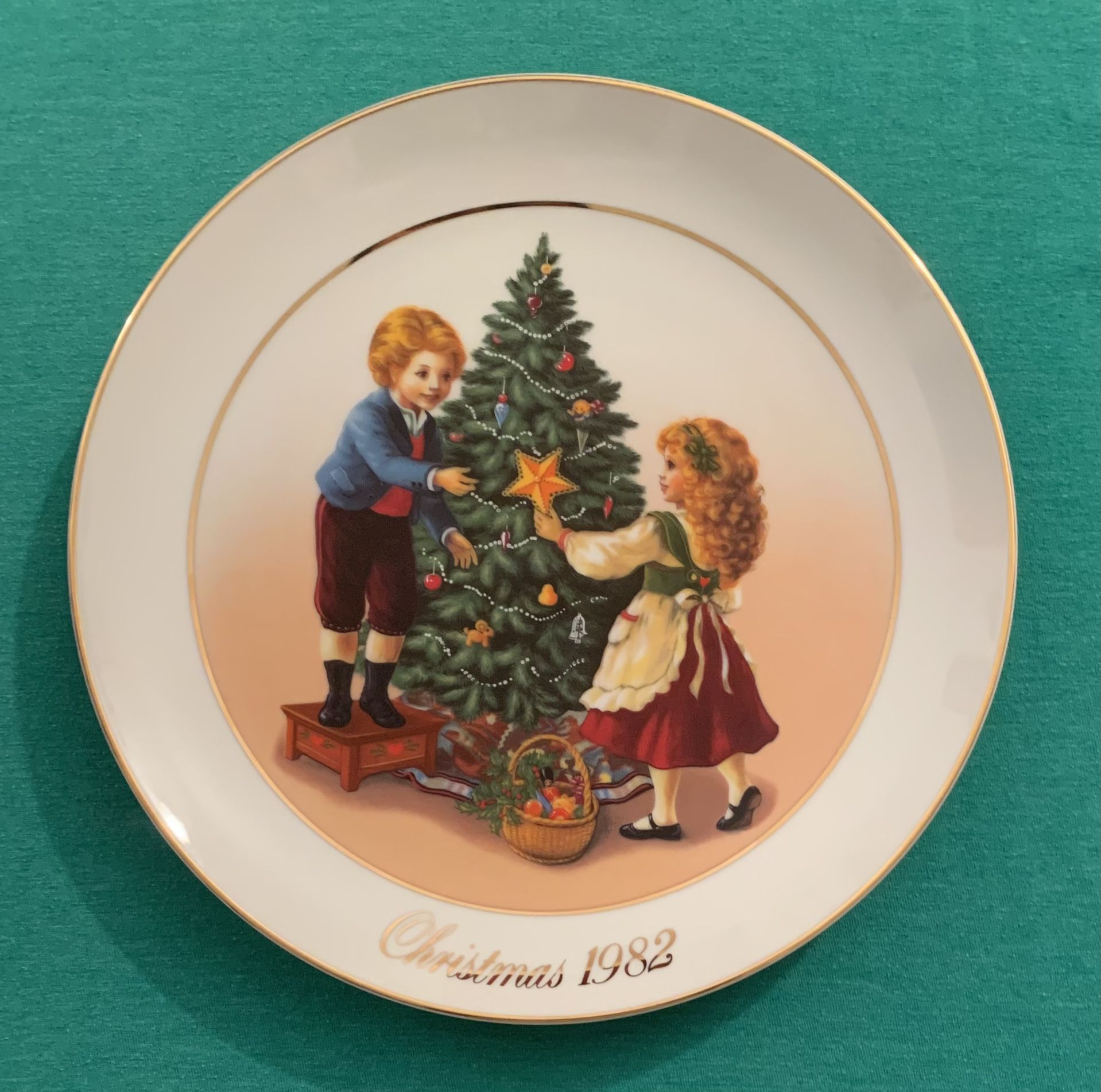 Avon Christmas 1982 Collector’s Plate