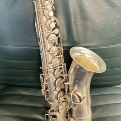 Lyon & Healy (Chicago) -Vintage 1940s-Alto Saxophone- Low Pitch - Silver in Hardshell Case  