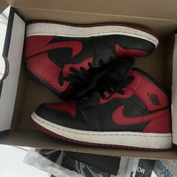 Air Jordan 1 Mid Black And Red 