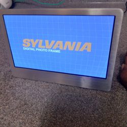 SYLVANIA 7" DIGITAL PHOTO FRAME 