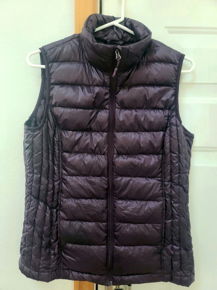 Women's purple Med lightweight packable vest jacket, recycled material