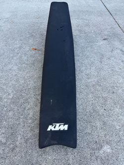 KTM 500 EXC stock seat.