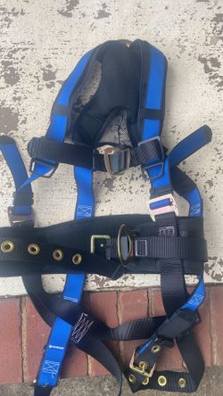 Medium full body safety harness brand new never used!