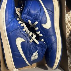 Jordan 1 Hyper Royal 