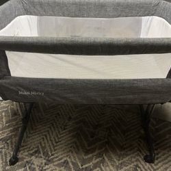 Mika Mickey Bedside Bassinet