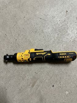 En ventaDeWalt Atomic 20V Max Brushless Cordless Ratchet