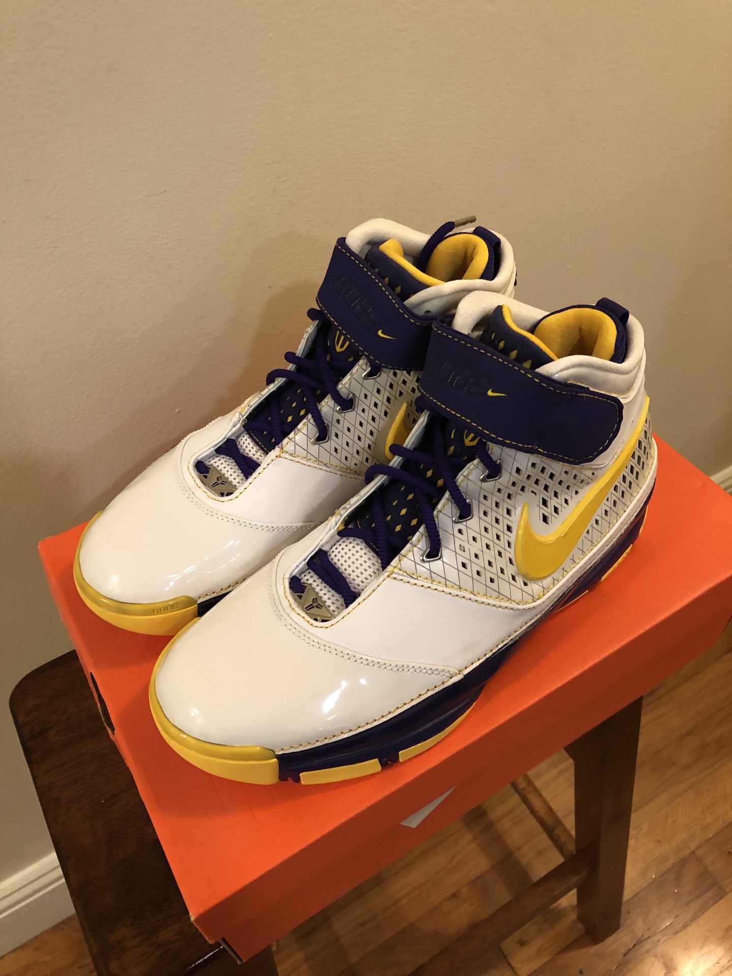 BNIB Nike zoom Kobe sz