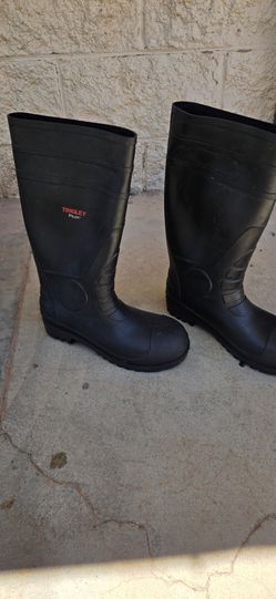 Mens water boots size 9