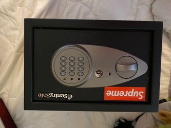 SUPREME SENTRY SAFE (PASSWORD INCLUDED/ CHANGEABLE)