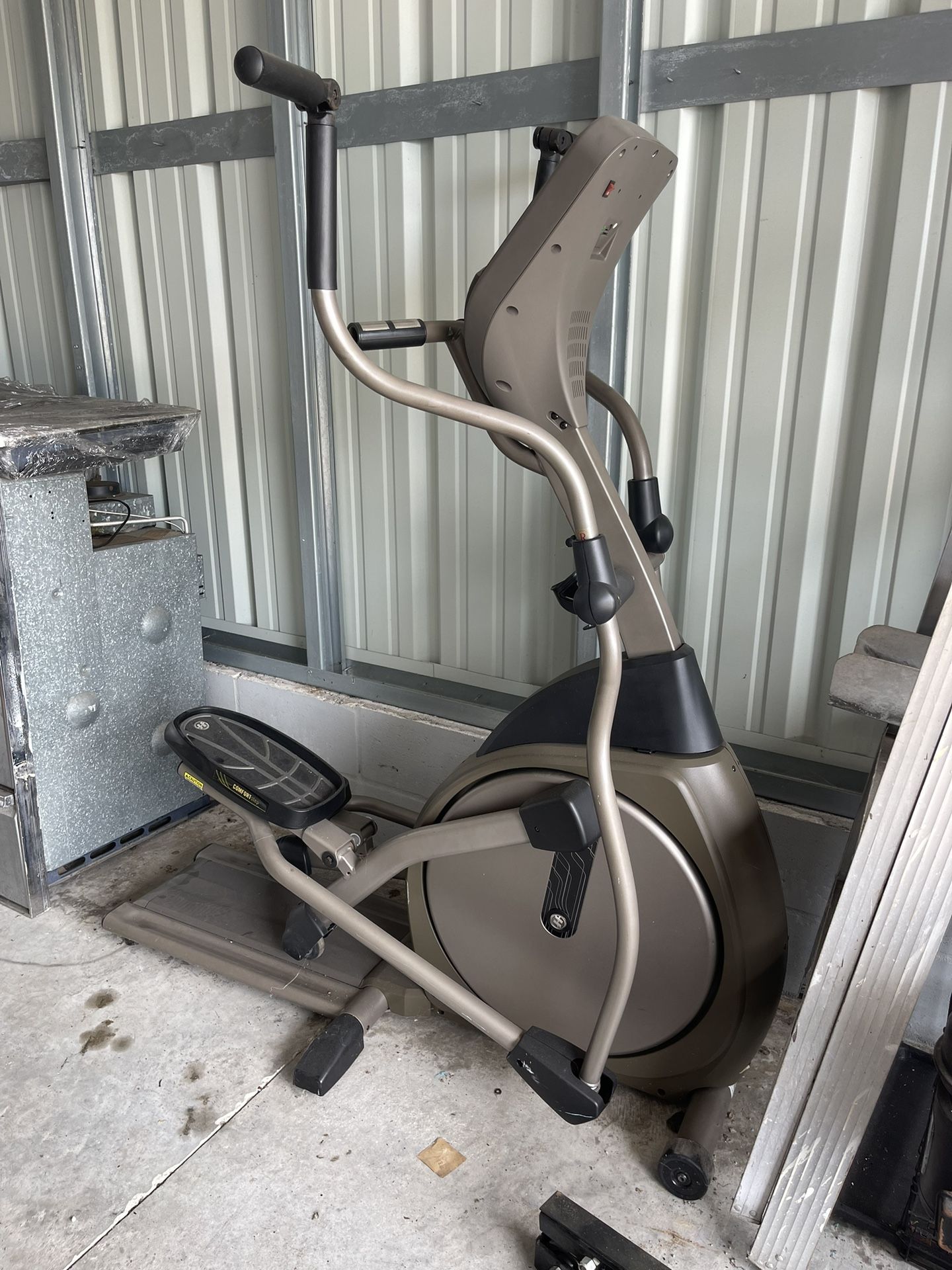Horizon Fitness SXT 7.7 Elliptical Exercise Machine