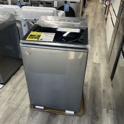 Whirlpool 5.2 Cubic Ft. XL Washer With Removable Agitator Brand New In Box 