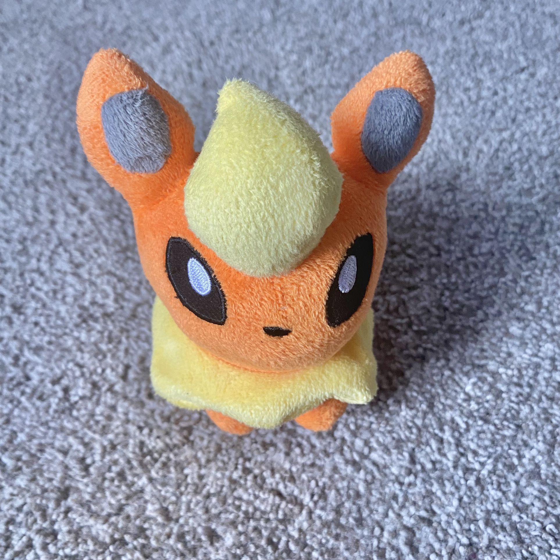 Pokémon Center Flareon Plush Pokedoll 2010
