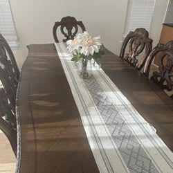 Full Dinning table