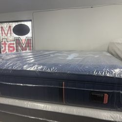 KING SIZE STEARNS & FOSTER LUX ESTATE (FIRM) PILLOW TOP MATTRESS & BOX SPRINGS BED SET