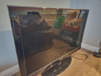 $30 - Samsung 43" Smart TV