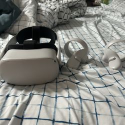 Oculus Quest 2 With case and accessories 