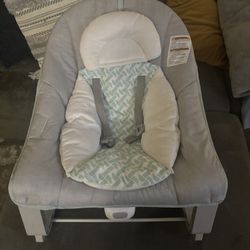 Baby vibrating chair