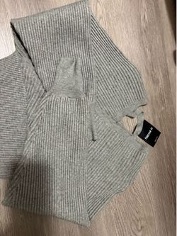 Gray balloon arm crop sweater