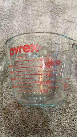 Set of Pyrex Glass Measuring Cups 1 cup and 2 cups