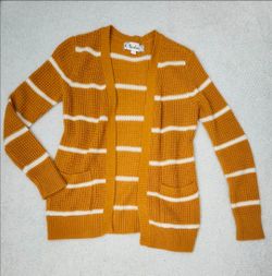 ✅️ Girls Cardigan Sweater w/ Pockets• Size M- Youth• Great Condition• $10firm