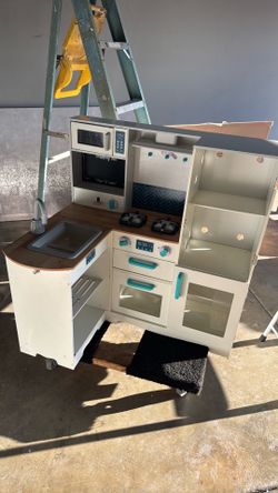 Toy kitchen FREE/GRATIS