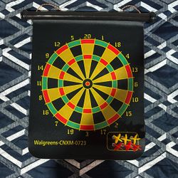Magnetic dart board