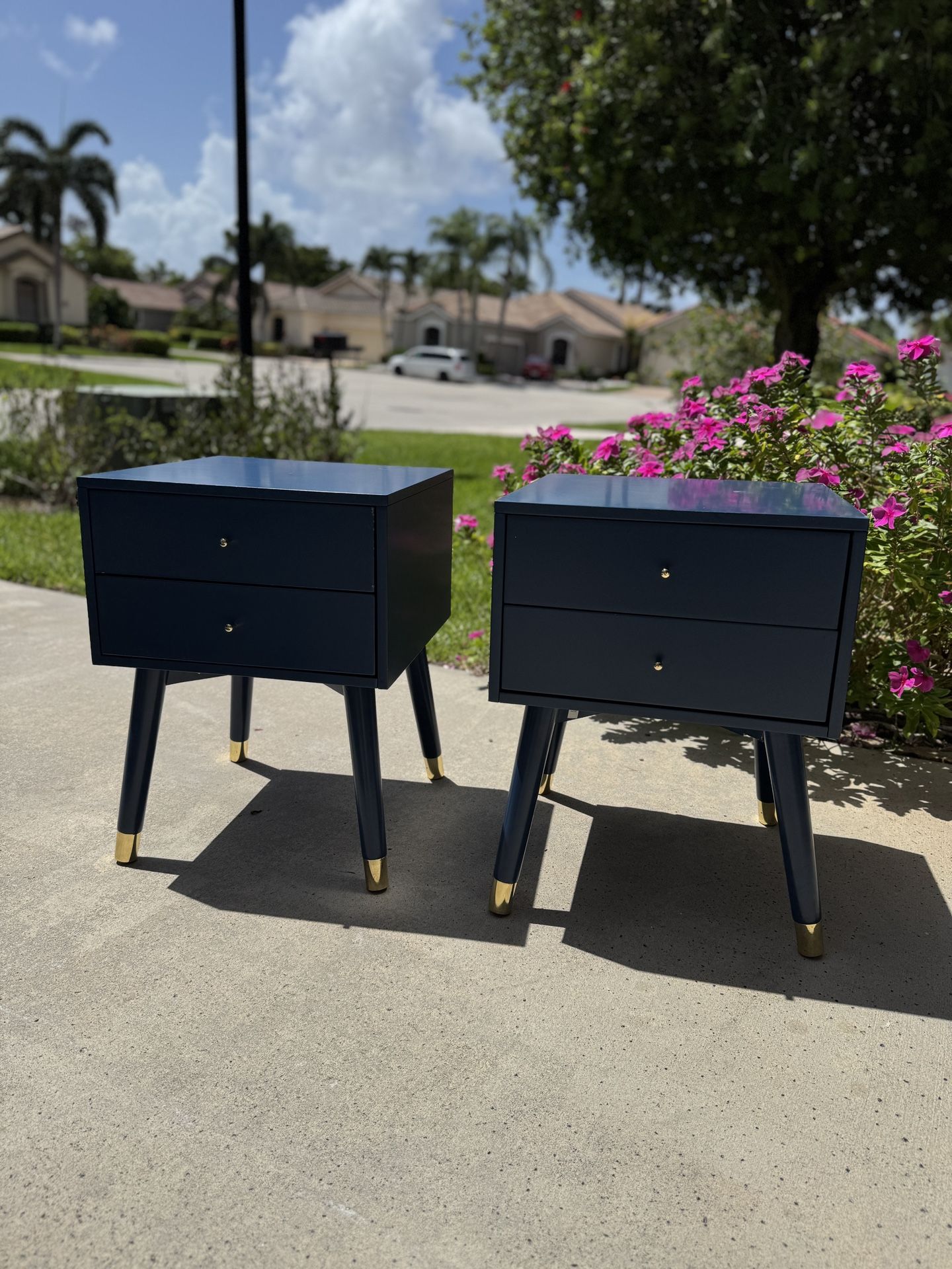 Two Safavieh New York End tables