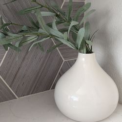 White round vase