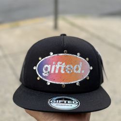 GIFTED HAD CON BRILLO GORRA CON BRILLO