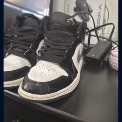 Jordan 1 Mid Black White Mattalic Silver SE 