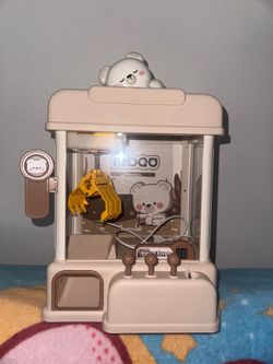 Mini Claw Machine w/ cable and pieces!