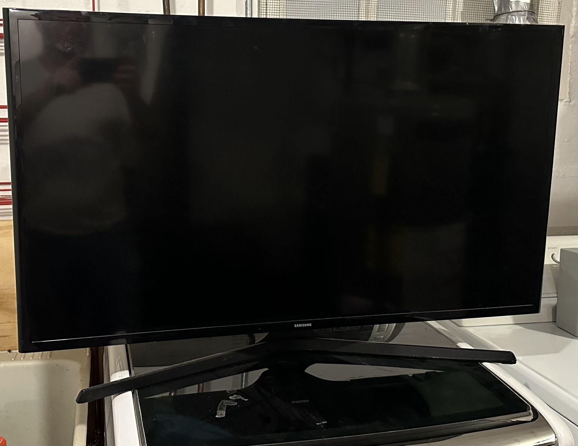 Samsung TV 40 Inches Like New