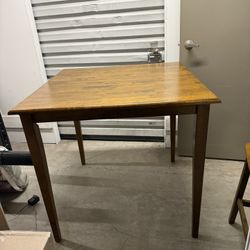 Table & Chairs 